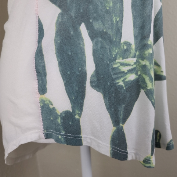 Lululemon high low t-shirt Size 4 white and green cactus short sleeve v-neckline - Picture 6 of 12